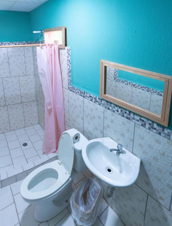 Valerie Emanuel Apartments โบกัสทาวน์ ภายนอก รูปภาพ