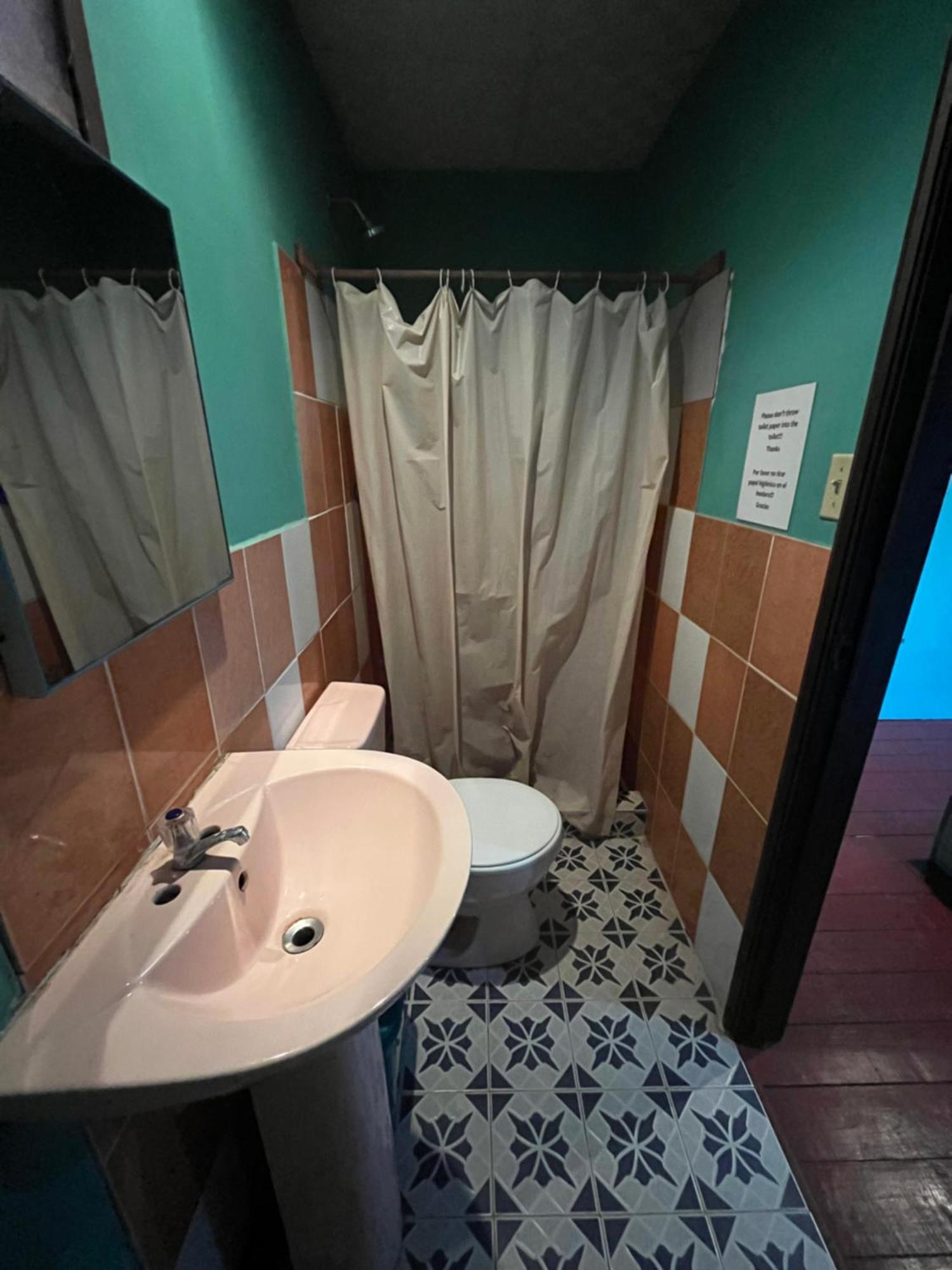 Valerie Emanuel Apartments โบกัสทาวน์ ภายนอก รูปภาพ