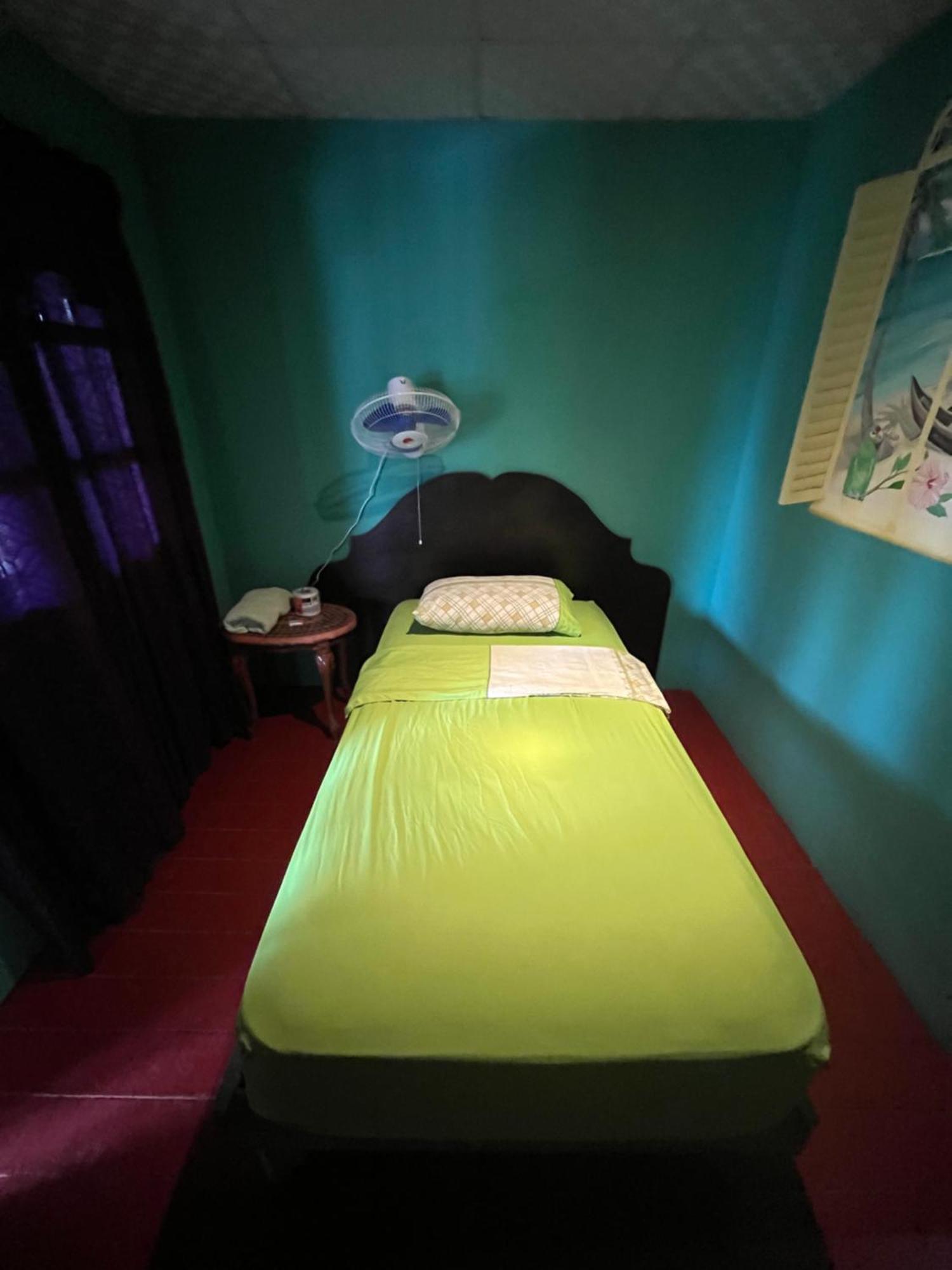 Valerie Emanuel Apartments โบกัสทาวน์ ภายนอก รูปภาพ