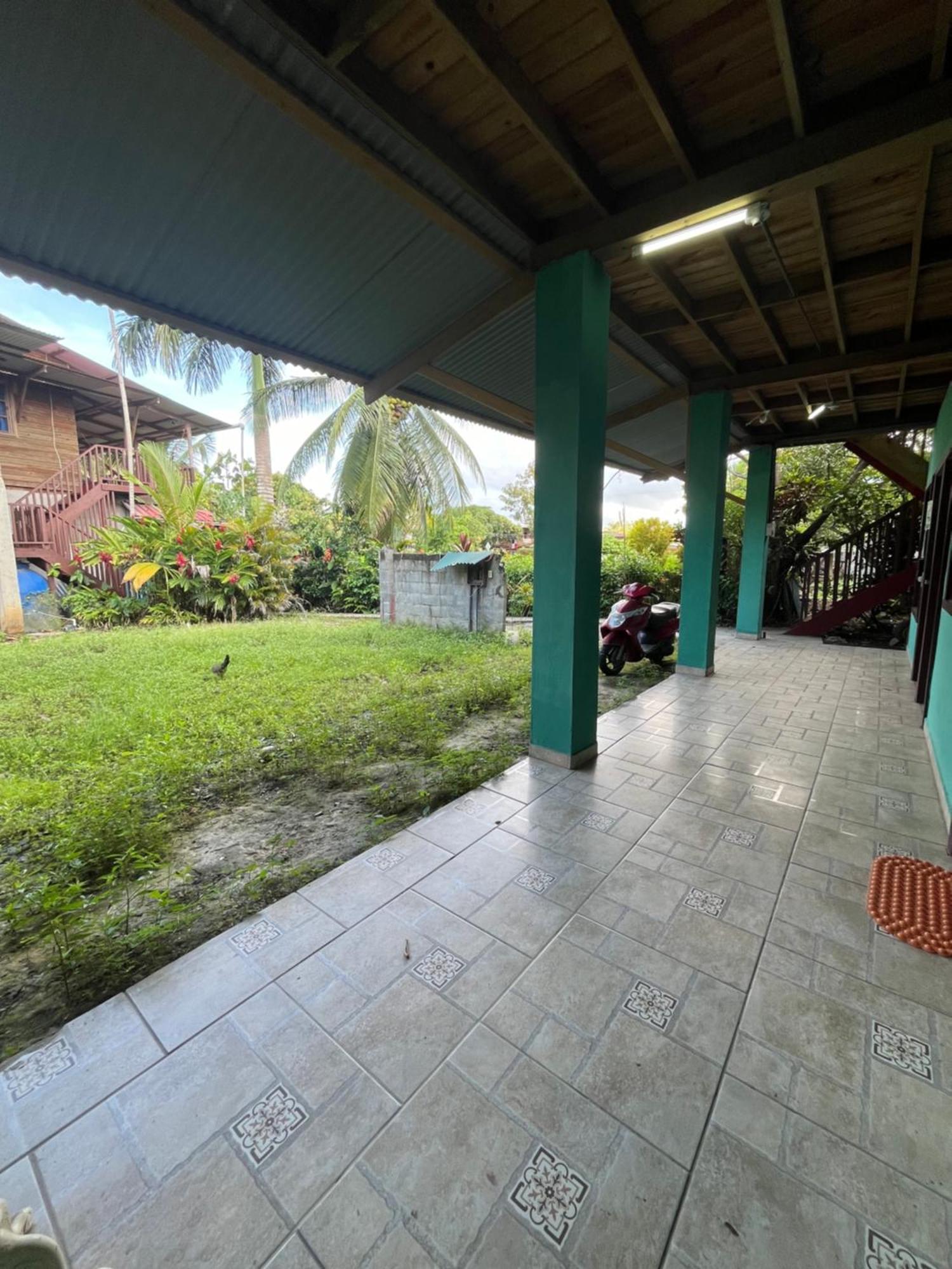 Valerie Emanuel Apartments โบกัสทาวน์ ภายนอก รูปภาพ