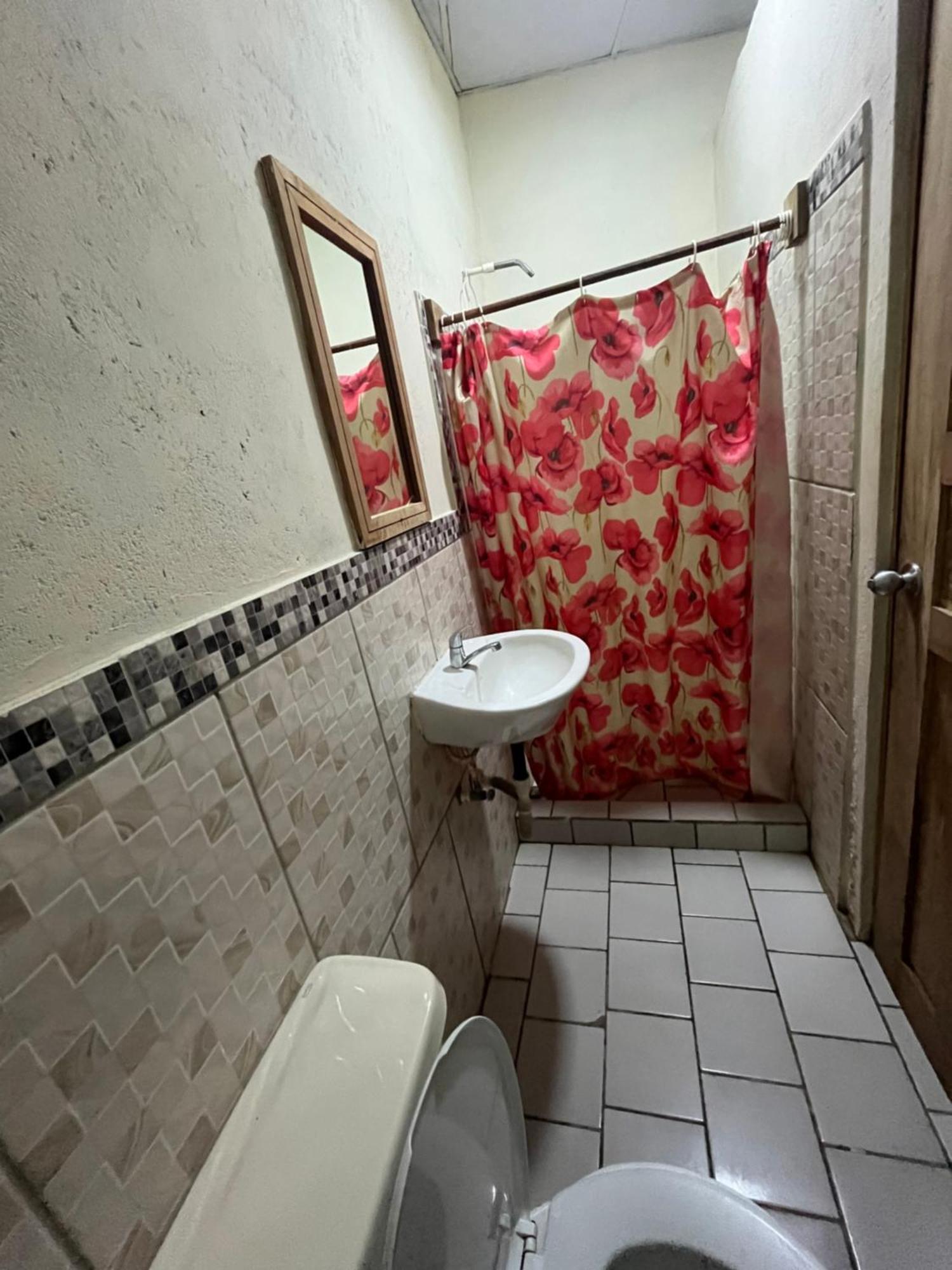 Valerie Emanuel Apartments โบกัสทาวน์ ภายนอก รูปภาพ