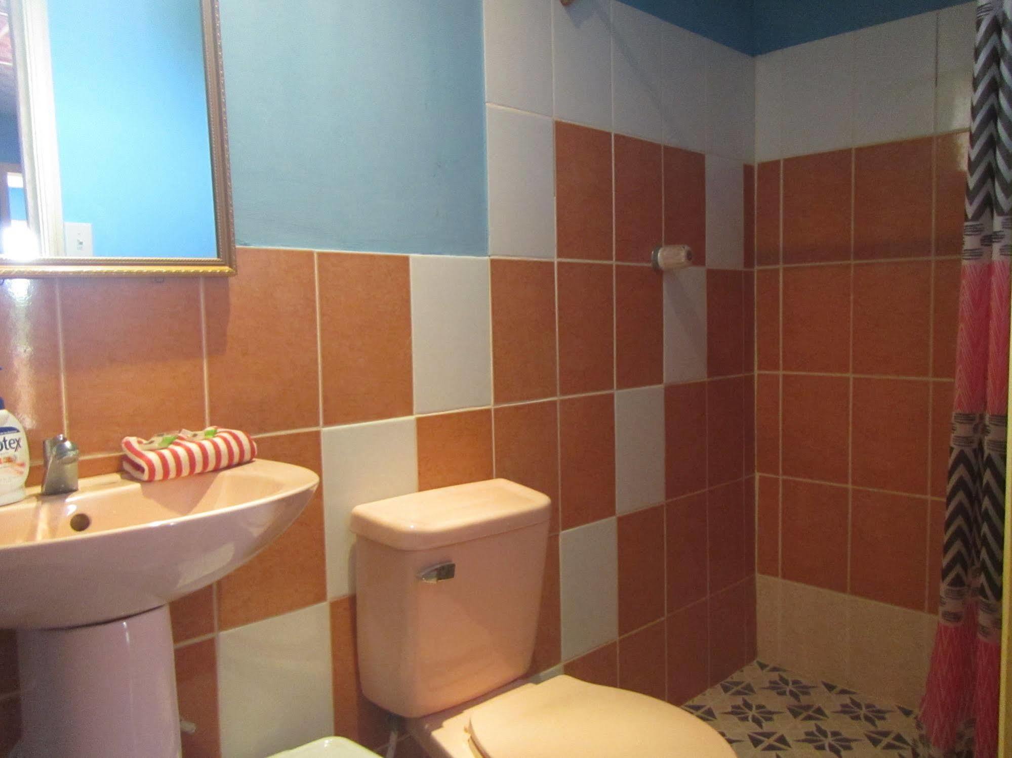 Valerie Emanuel Apartments โบกัสทาวน์ ภายนอก รูปภาพ